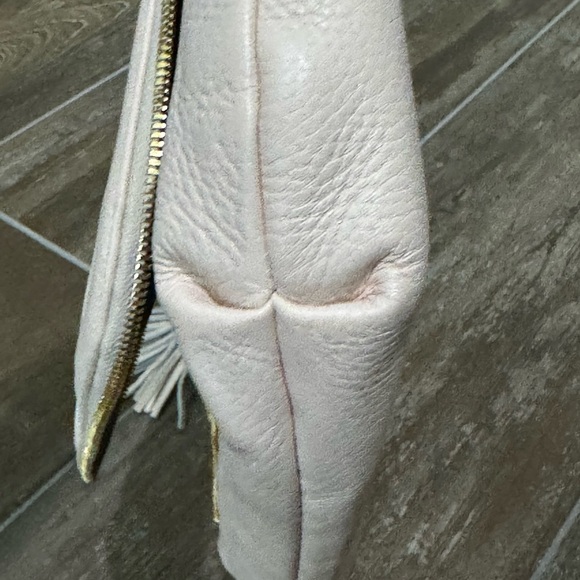 G.I.L.I. Cream Shoulder Bag with Flap Closure and Tassel - Picture 11 of 12
